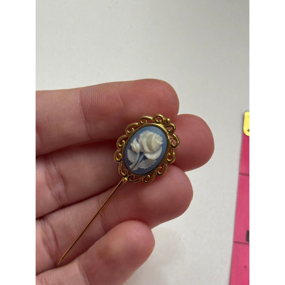 Monet Vintage Gold Tone Blue White Rose Cameo Stick Pin Brooch Floral Jewelry - Picture 3 of 9